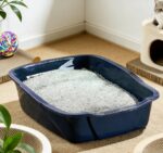 Plastic litter box